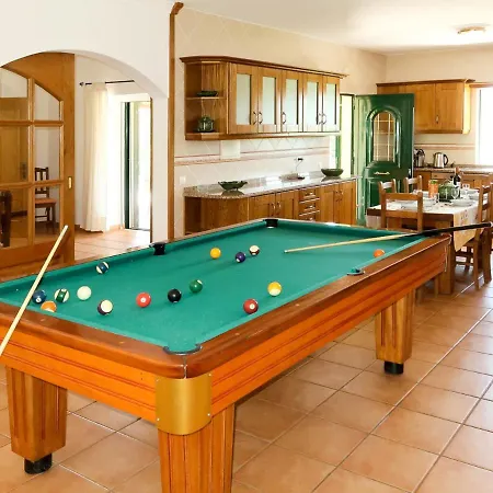 Sleeps 7 With Pool Air Con And Wifi Villa